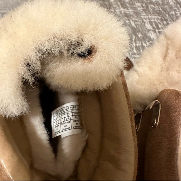 UGG  Viki Waterproof Lace Up  Boots US Sz 7.5 Brown Leather & Shearling - Picture 8 of 9